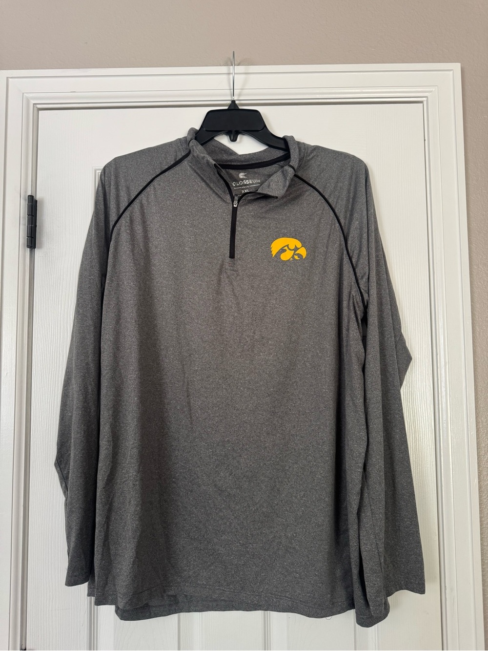 Colosseum Iowa Hawkeyes quarter-zip pullover Gray XXL
